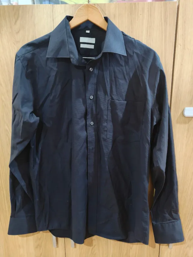 Camisa negra de vestir
