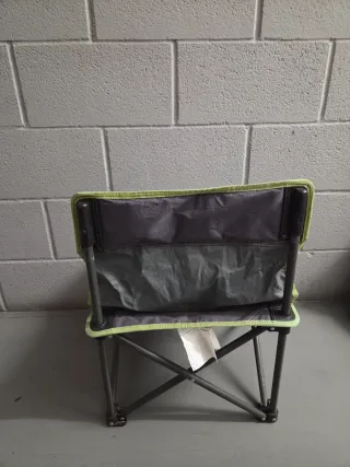 Silla de camping plegable gris y verde