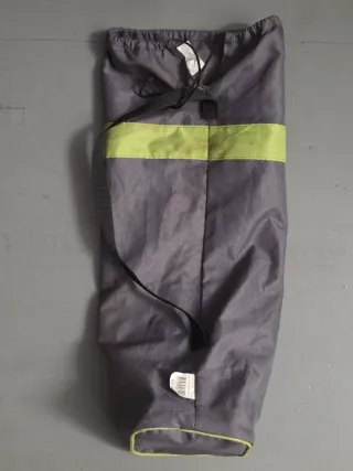 Silla de camping plegable gris y verde