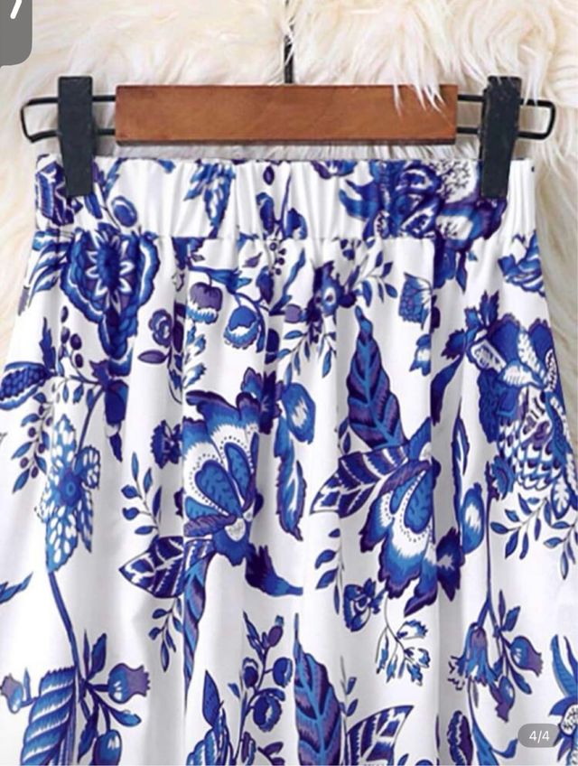Falda larga estampada floral azul y blanco