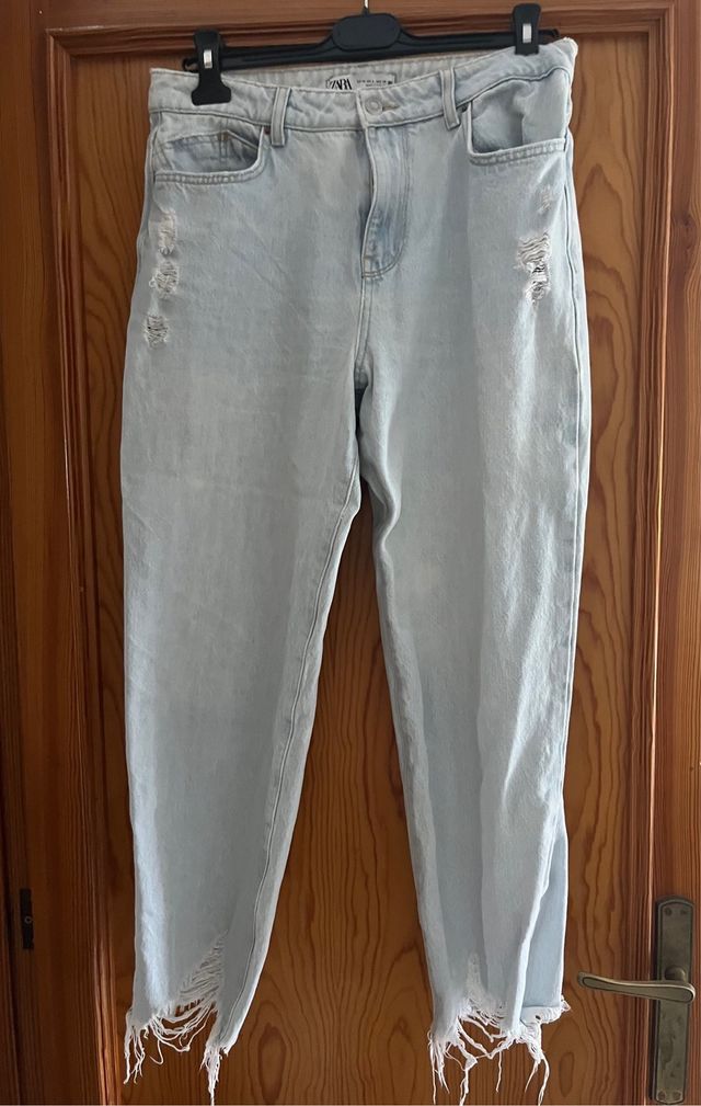 Pantalón vaquero Zara desgastado