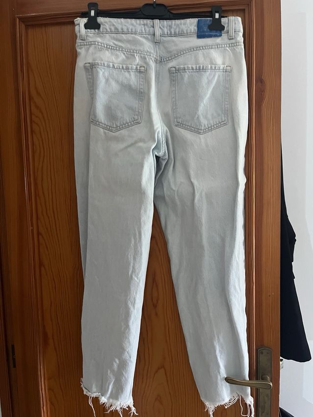 Pantalón vaquero Zara desgastado