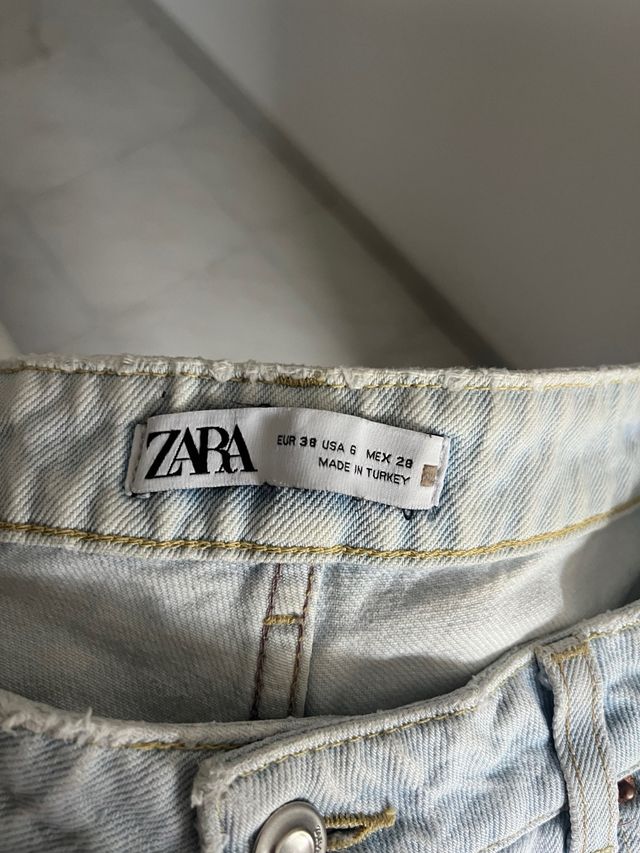 Pantalón vaquero Zara desgastado