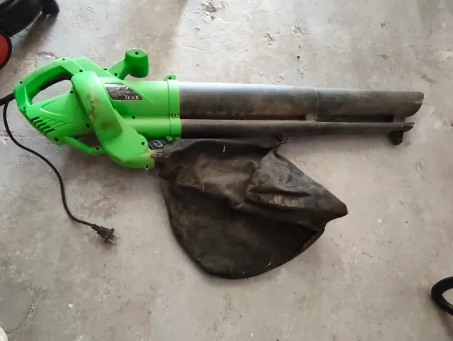 Soplador aspirador jardín verde