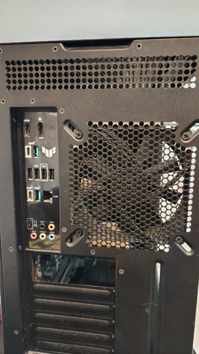 Caja y Placa Base Asus B650