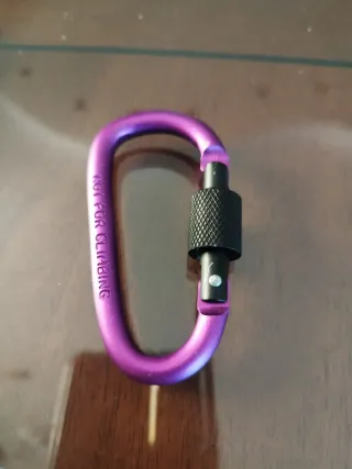 N.4 Moschettone vari colori con vite di chiusura.