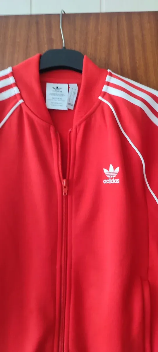 Sudadera Adidas Roja con Rayas Blancas