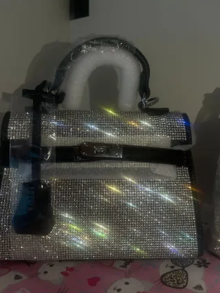 Bolso de mano con pedrería