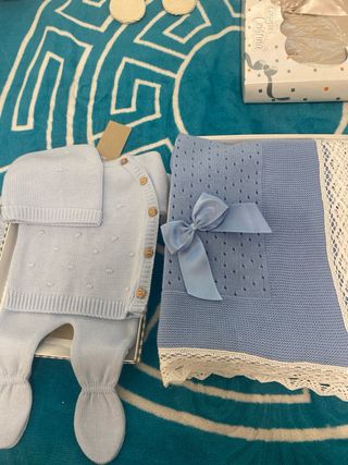 Conjunto bebé traje + toquilla rosa