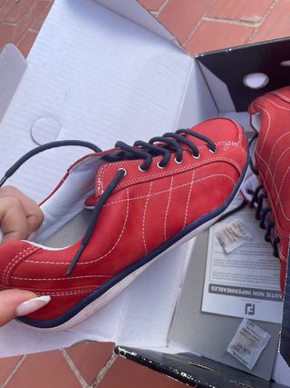 Zapatos de golf FootJoy negros y rojos