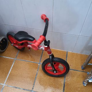 Bicicleta infantil roja