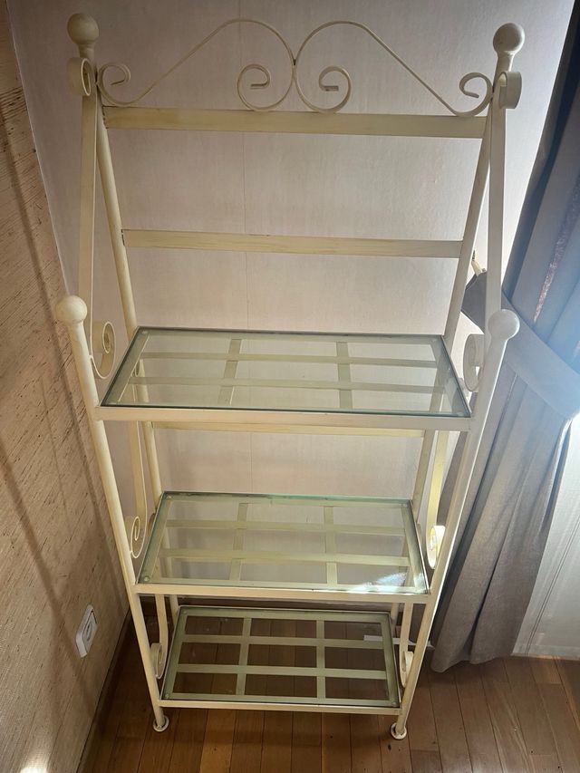 Estantería metálica con baldas de cristal