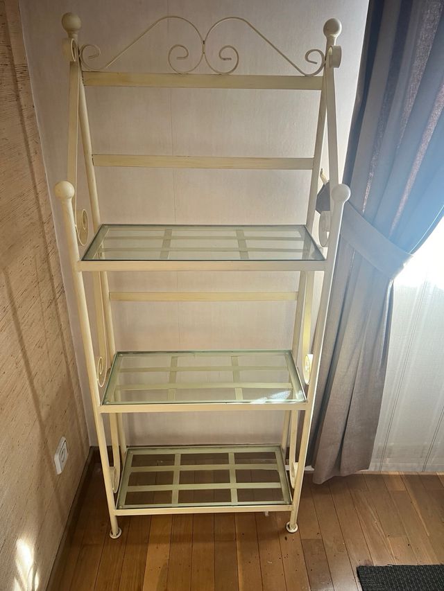 Estantería metálica con baldas de cristal