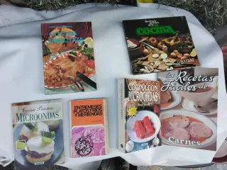 Lotto di 5 pratici libri di cucina vintage (70-80)