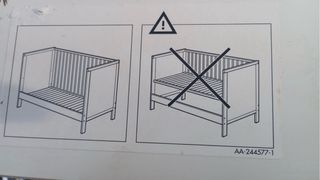 Cuna de madera blanca