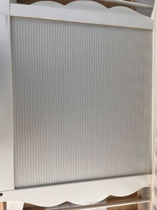 Cuna de madera blanca