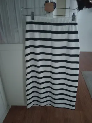 Falda Shein rayas blanco y negro