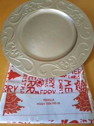 Centrotavola con tovaglia di Natale