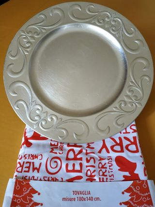 Centrotavola con tovaglia di Natale