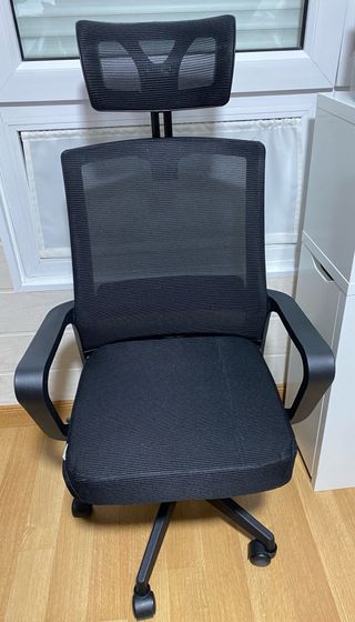 Silla de oficina ergonómica negra
