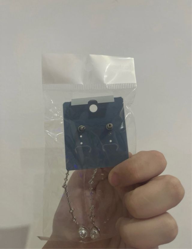 Pendientes largos brillantes plateados nuevos 