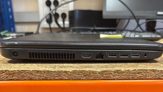 Notebook Dell 17 nero.