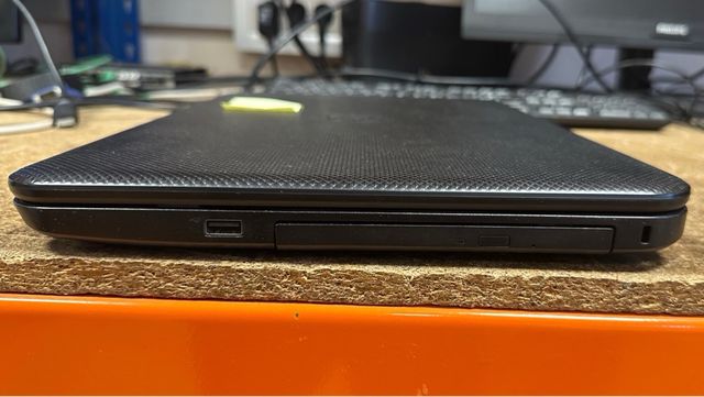 Notebook Dell 17 nero.