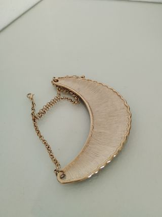 Gargantilla negra y dorada