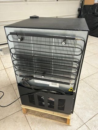Nevera de bar con puerta de cristal