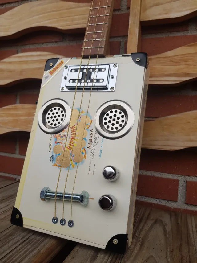 Cigar Box Guitar