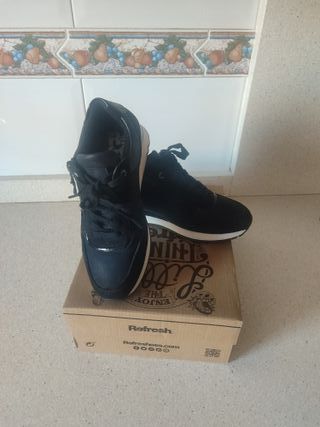 Zapatillas Refresh Negras con Cremallera