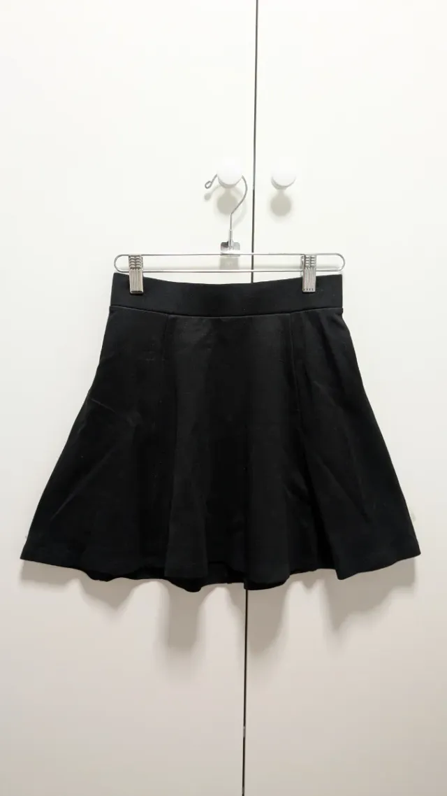 Falda negra skater