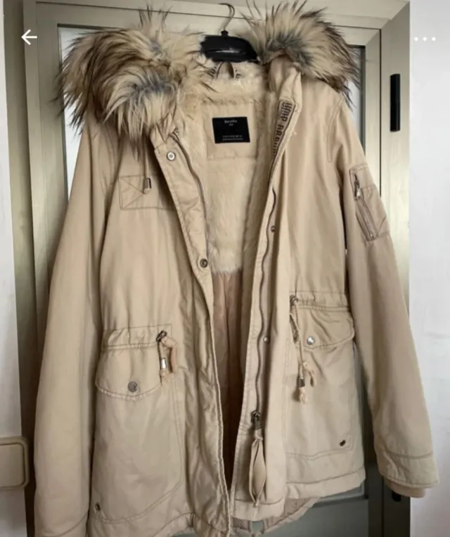 Chaquetón Bershka Beige con Capucha