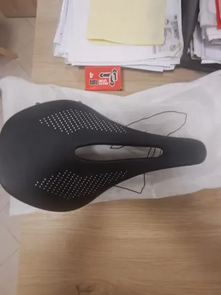 Sella bici carbonio nuova