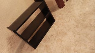 Escritorio madera marrón con cajón