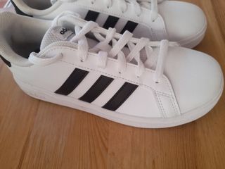 Zapatillas Adidas niña blancas y negras