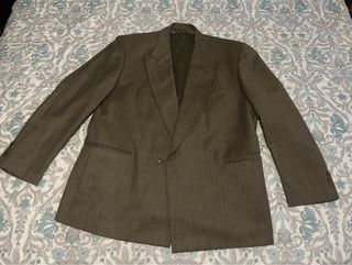 Traje de chaqueta y pantalón marrón