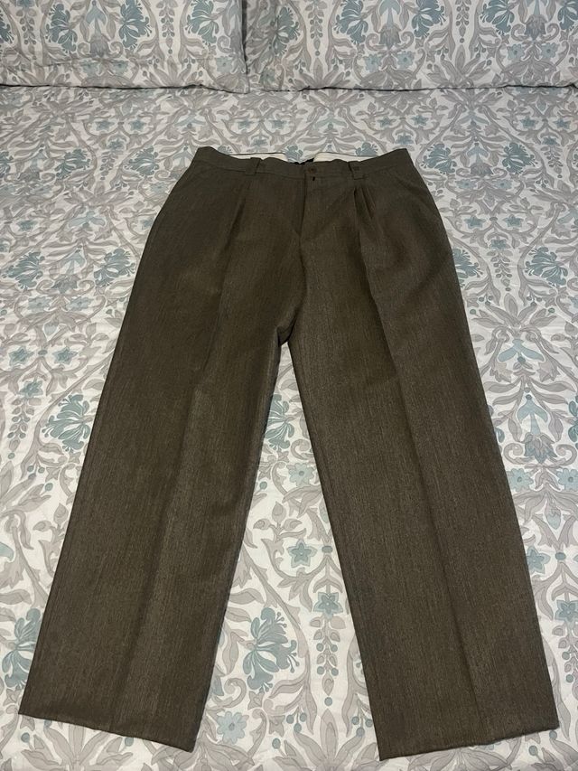 Traje de chaqueta y pantalón marrón