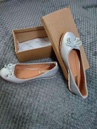 Manoletinas plateadas con lazo