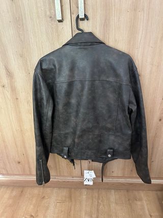 Chaqueta efecto piel Zara Talla M