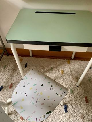 Escritorio y silla infantil Les Gambettes