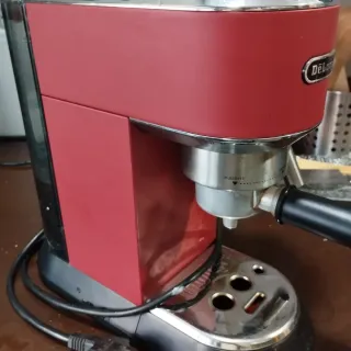 Cafetera De'Longhi Dedica Roja