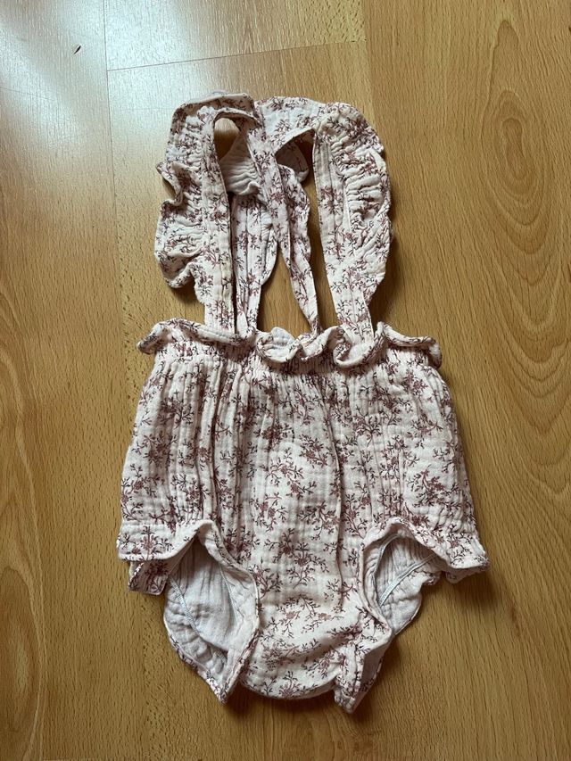 Mono floral bebé con volantes