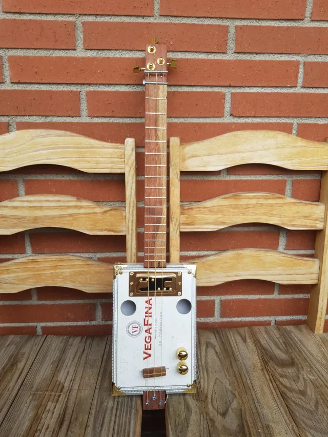Cigar Box Guitar