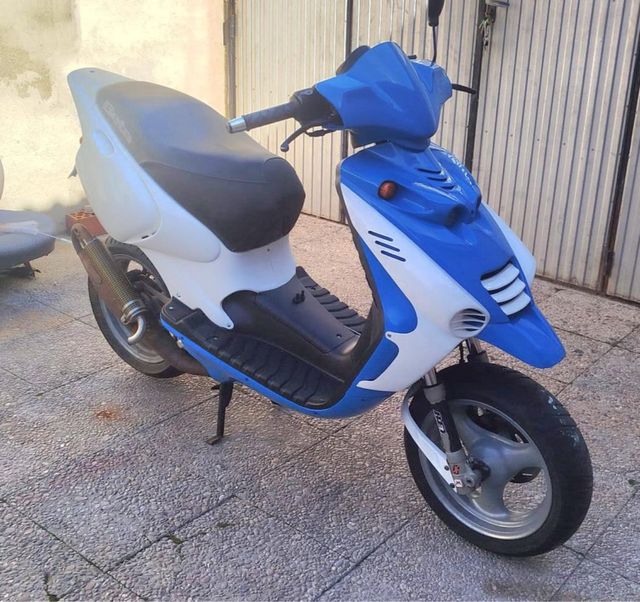 Beta Ark 49cc Scooter