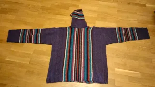 Jersey étnico con capucha NUEVO.