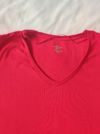 Camiseta H&M roja manga corta cuello V