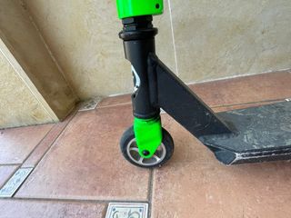 Patinete Oxelo Negro y Verde