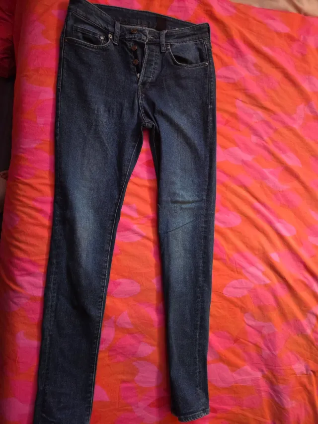 Pantalón vaquero pitillo chico