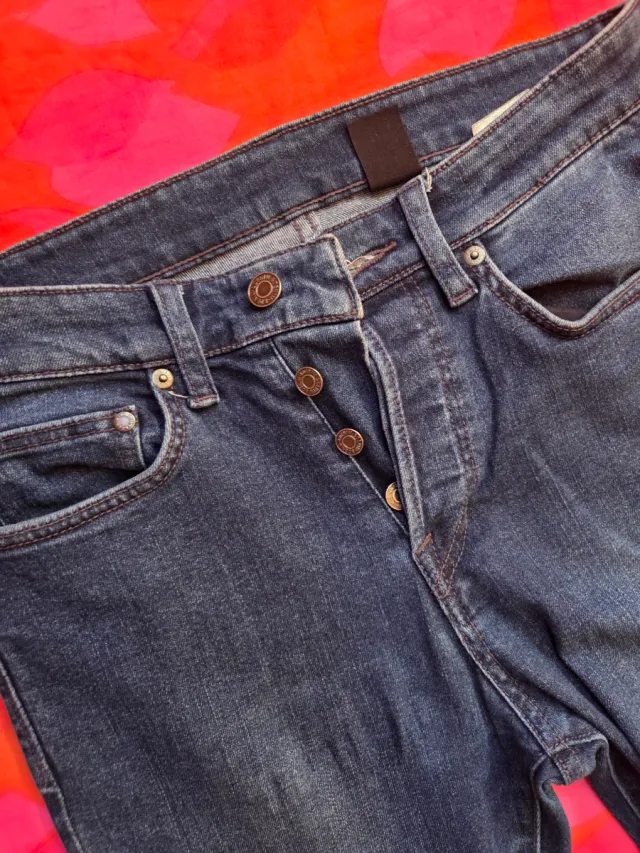 Pantalón vaquero pitillo chico